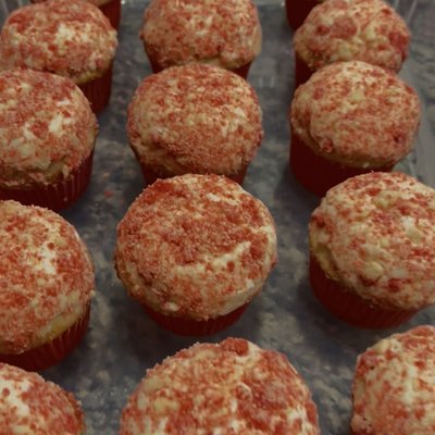 Strawberry Crunch Cupcakes 