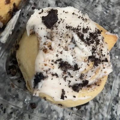 Cookies And Cream Cinnamon Roll