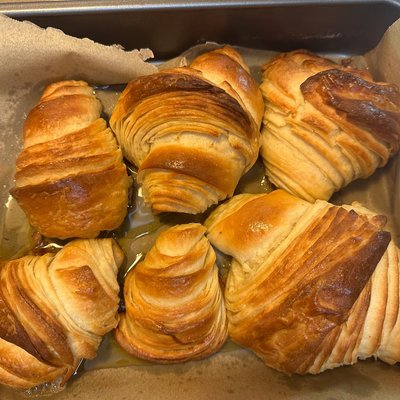 Croissants (8)