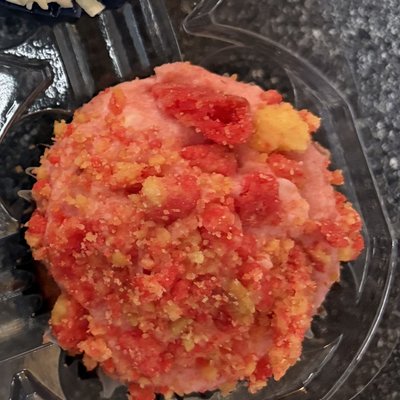 Strawberry Crunch Cupcakes 6 Pack 