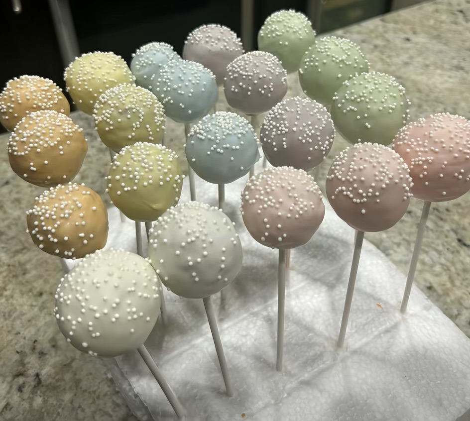 Vanilla Cake Pops Dozen 