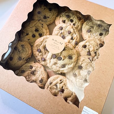 The Best Chocolate Chip Cookies (12 count)