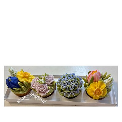4 Piece Luxury Gift Box Of Blooms