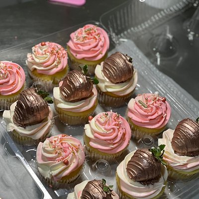 Chocolate Covered Strawberry Cupcakes