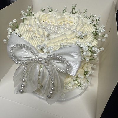 6” Round or Heart Cake/ 2-Layers (Serves 10-12 | Custom Design Included)