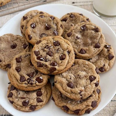 Chocolate Chip Cookies (12)