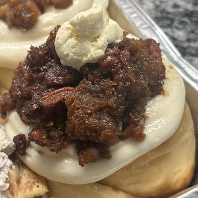 Homemade Bourbon Pecan Rolls (9 Mini Rolls)