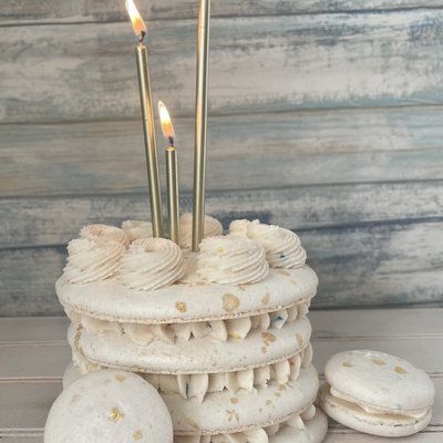 Macaron cake