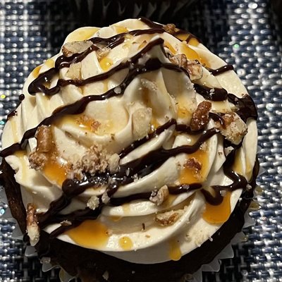 Chocolate Caramel Turtle Cupcakes 