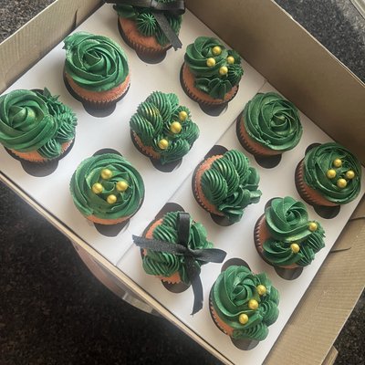 12 Cupcakes 
