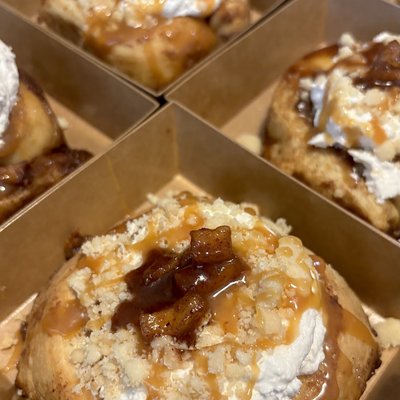 Apple Pie Cinnamon Rolls (4 Count)