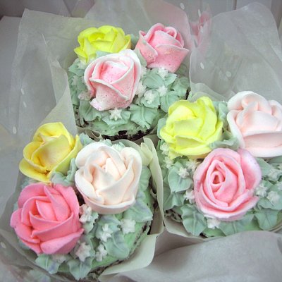 3 Flower Jumbo Cupcake Bouquet 💐