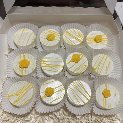 Cake Pucks