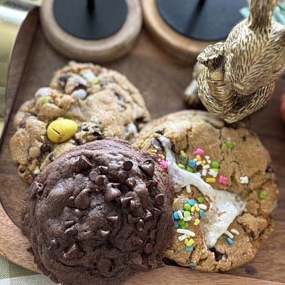 April Rainbow Dozen 🌈 