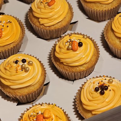 Sunflower wedding cupcakes 🌻