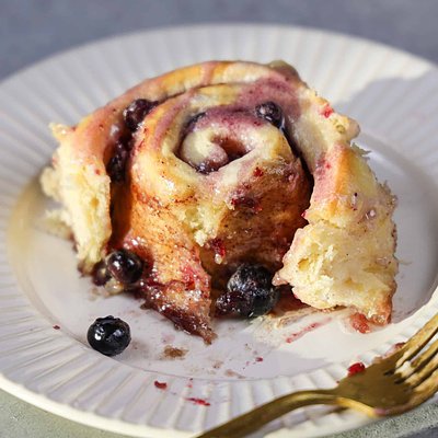 Blueberry Cinnamon Rolls (4)