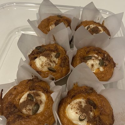 Pumpkin cream cheese muffins (12)