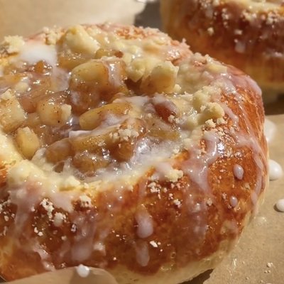 4 COUNT - Apple Cobbler Bun 🍎 🍏 