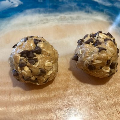 (2) Chocolate Chip Protein Balls 