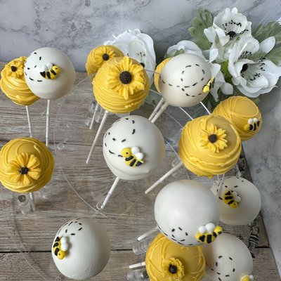 Detailed Cake Pops With Rosettes Or Chocolate Work