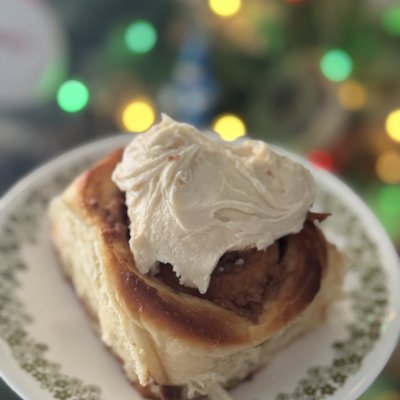 Half Dozen Jumbo Cinnamon Rolls- Cream Cheese Frosting
