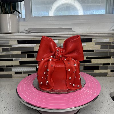Big Fondant Drape Bow Cake