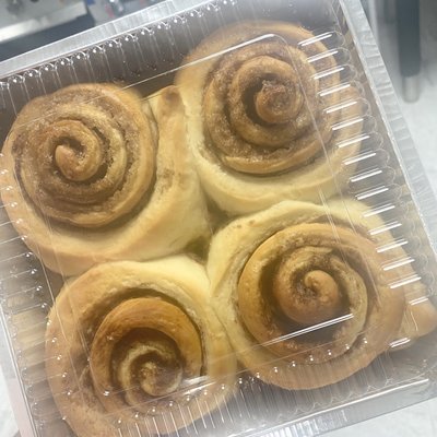 Jumbo Cinnamon Rolls 4 Pack