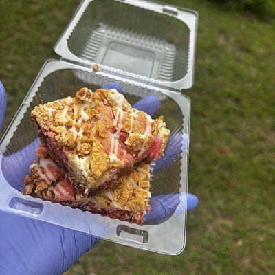 Strawberry Slutty Brownie 