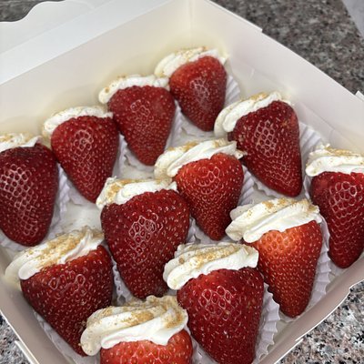Cheescake Stuffed Strawberries 