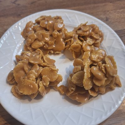 Peanut Butter No Bakes With Cornflakes