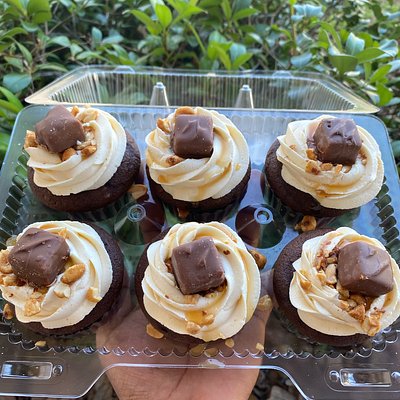 Snickers Cupcakes 