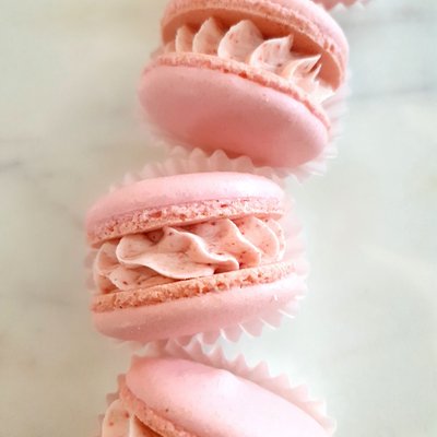 Strawberry Macarons 8 Pc