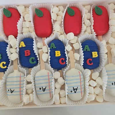 Cakesicles (1 Dozen)