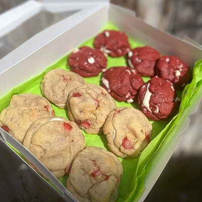 Cheesecake Stuffed Cookies