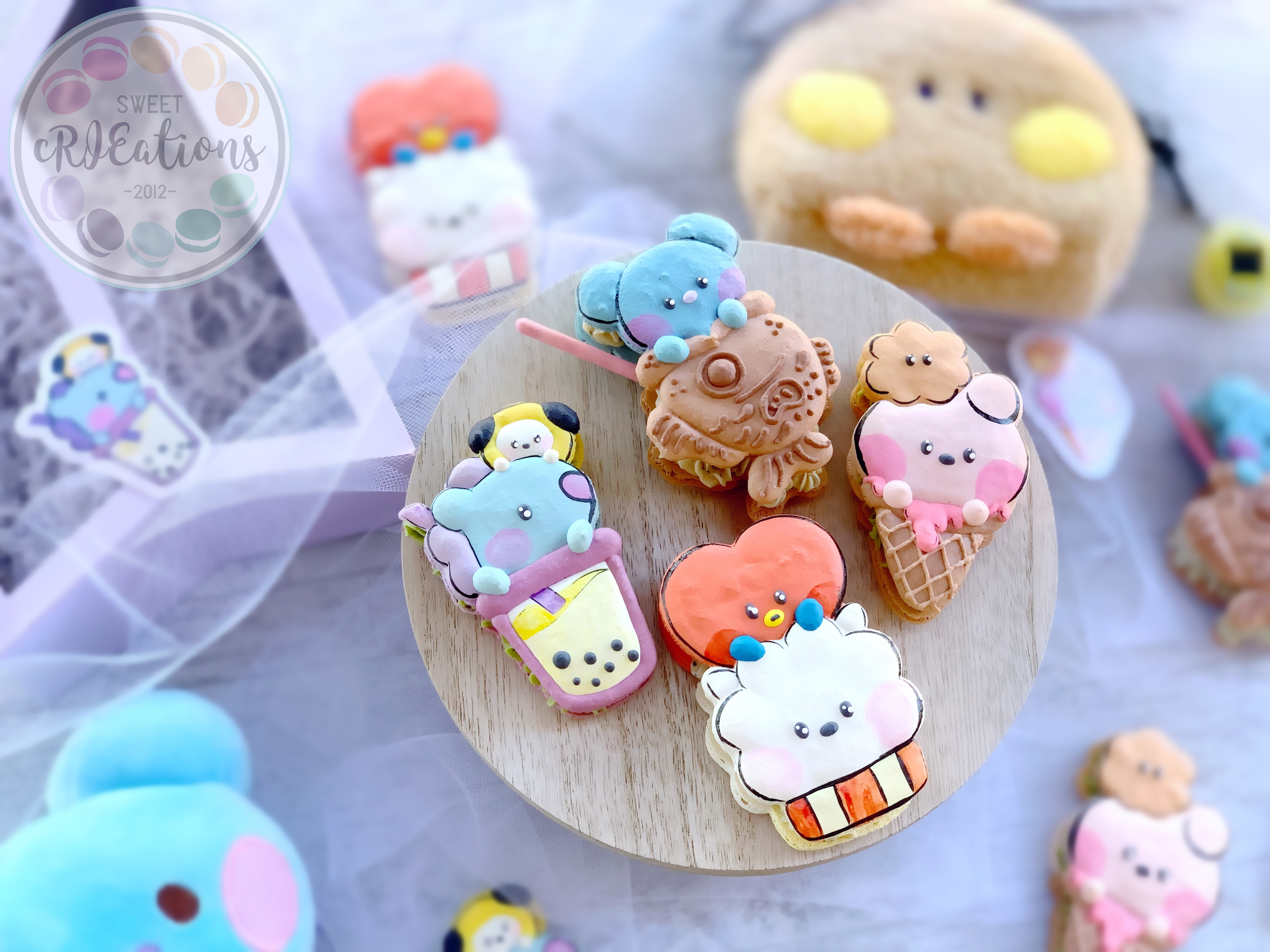 Character Macarons