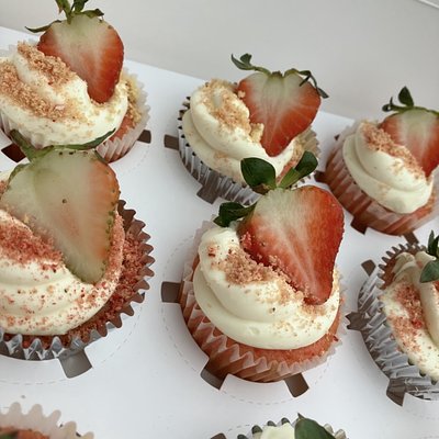 Strawberry Crunch Cupcakes
