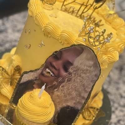 Blow Me Glitter Cake 