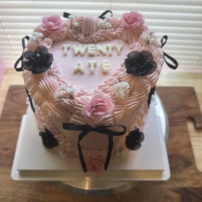 8 inch heart cake