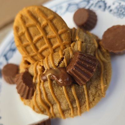 Peanut Butter Explosion (Half Dozen)