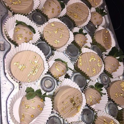 1 Dozen Strawberries Or Oreos