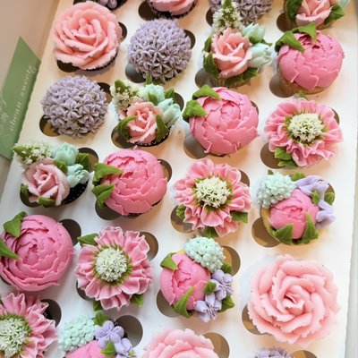 Judith Florals-2 dz minis
