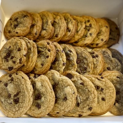 1 Dozen Chocolate Chip Cookies 