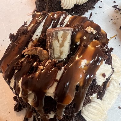 Snickers Mini Bundt (Candy Bar Series)