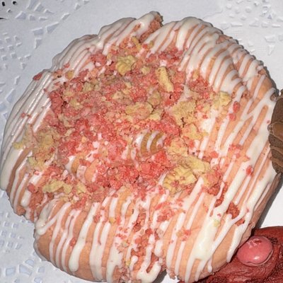 Strawberry Crunch w Cream Cheese frosting 