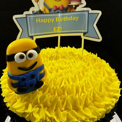 Minion Cake