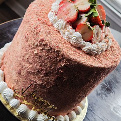 8inch 3 Layer Desset Cakes(These are specialty cakes

Redvelvet 
Cookies and Cream
Biscoff Cookie Butter
Strawberry supreme
Lemon
Vanilla cream
Banana pudding 