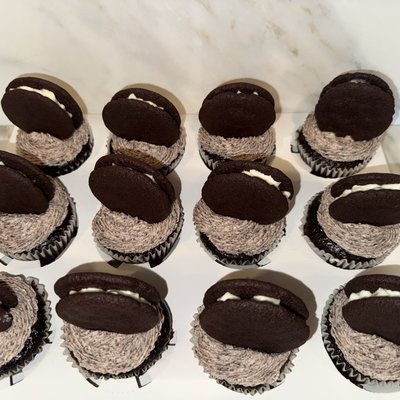 Jumbo Size Cookies And Cream Tres Leches