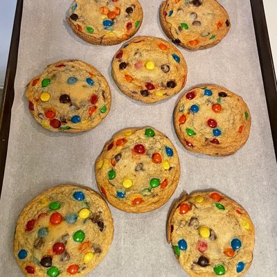 Jumbo M&M Chocolate Chip Cookie 