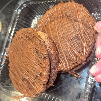Homemade Fudge Rounds 