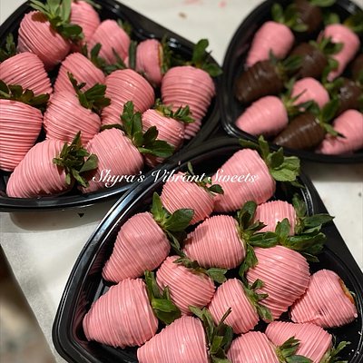 Dozen Simply Drizzled Chocolate Covered Strawberries